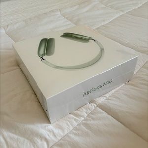 AirPods Max Green